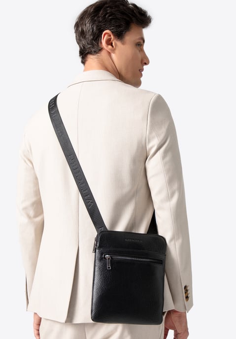 Bolso bandolera pequeño Wittchen para hombre en piel sintética negra - Image 2