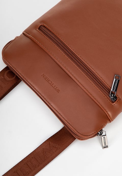 Bolso bandolera Wittchen para hombre en piel sintética marrón. Ecopiel marrón. - Image 3