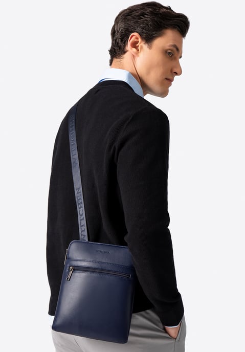 Bolso bandolera Wittchen para hombre en piel sintética azul marino - Image 1