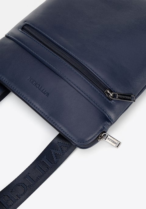 Bolso bandolera Wittchen para hombre en piel sintética azul marino - Image 4