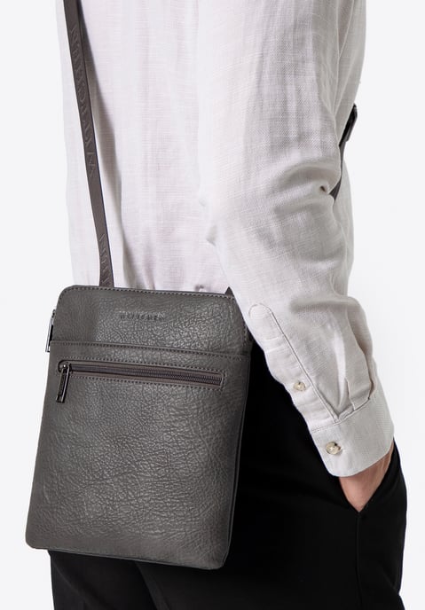 Bolso bandolera pequeño Wittchen para hombre en piel sintética gris - Image 1