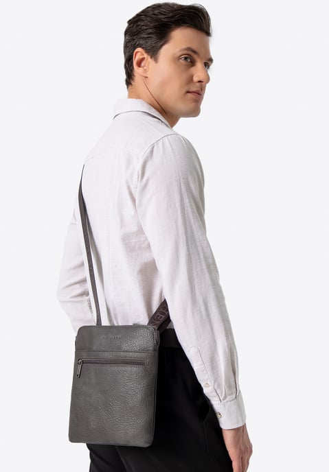 Bolso bandolera pequeño Wittchen para hombre en piel sintética gris - Image 2