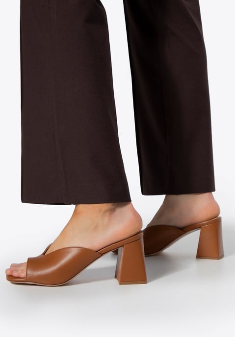 Mules de mujer Wittchen de piel auténtica con tacón cuadrado, color marrón - Image 2