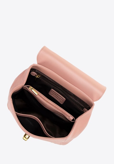 Mochila de piel para mujer Wittchen con solapa rectangular en piel natural rosa - Image 4