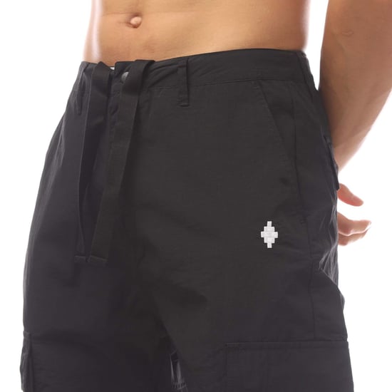 Pantalones cargo CROSS de nailon con cordón ajustable en el tobillo en negro - Image 3