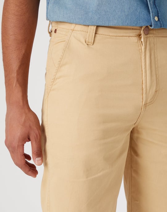 GB - Wrangler - CASEY CHINO SHORTS TAOS TAUPE - Image 4