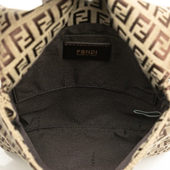 Bolso Baguette con Estampado Signature - Image 4