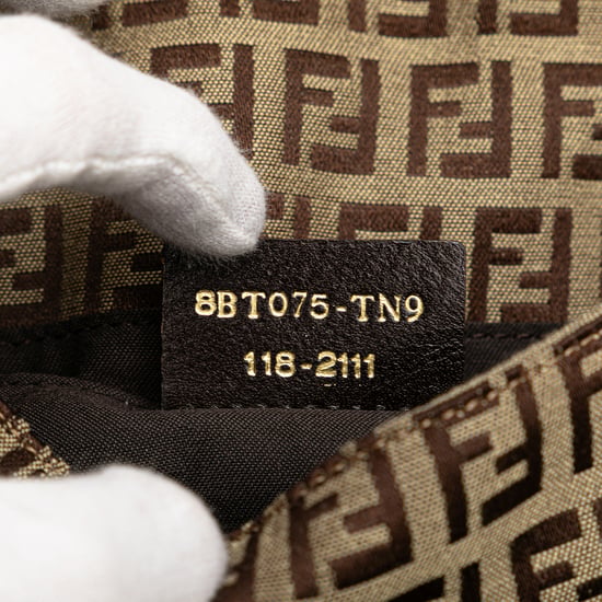 Bolso Baguette con Estampado Signature - Image 5