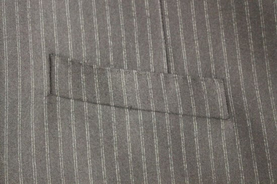 Chaleco de Rayas Grises Corte Clásico - Image 5