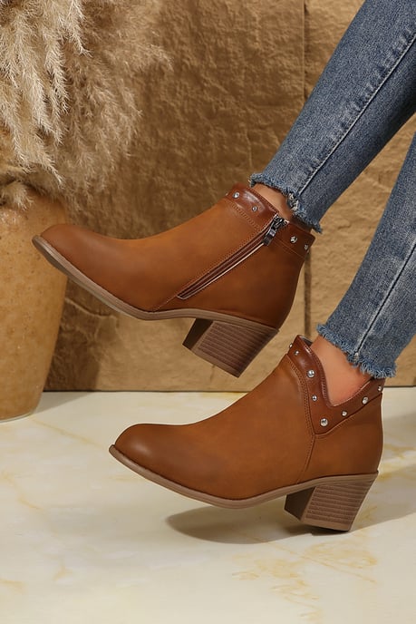 Botines con tachuelas de tacón bajo - Image 3