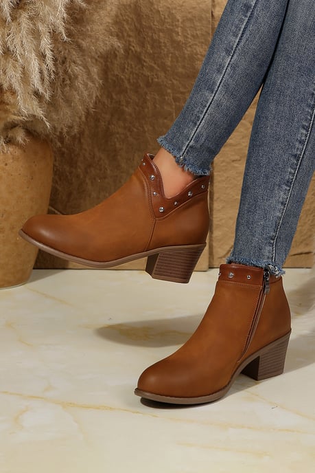 Botines con tachuelas de tacón bajo - Image 5