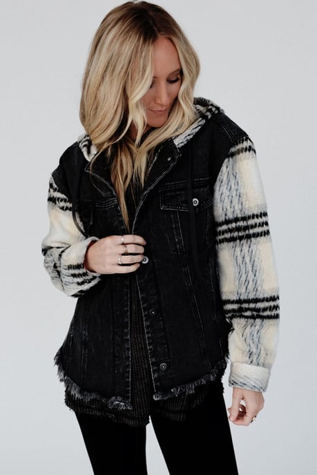 Chaqueta de mezclilla con capucha y mangas a cuadros - Image 1