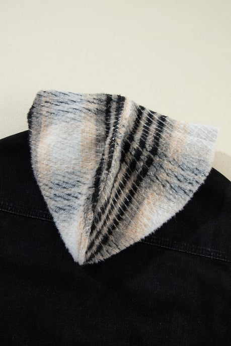 Chaqueta de mezclilla con capucha y mangas a cuadros - Image 6