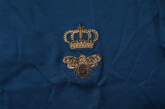 Camiseta Bordada Bee Crown - Image 4