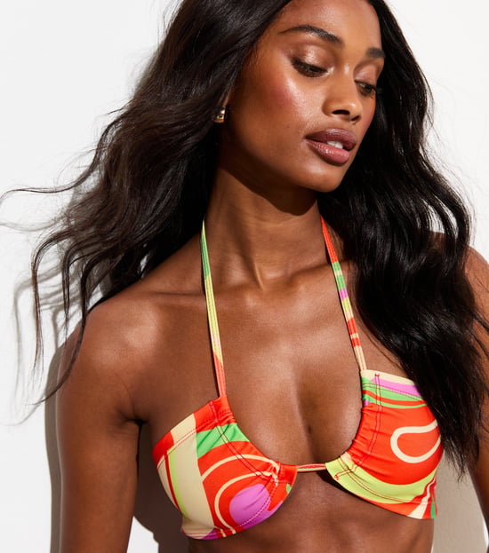 Top de bikini con cuello halter y estampado multicolor en espiral - Image 2