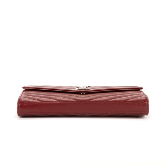 Yves Saint Laurent Enveloppe Chain Wallet en Borgoña Cuero de ternero - Image 6