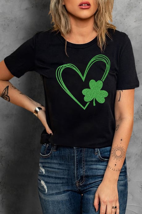Camiseta Gráfica con Forma de Corazón Black Clover - Image 1