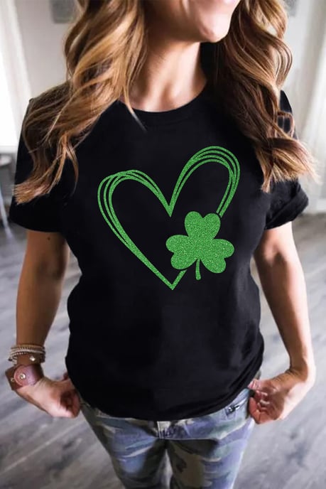 Camiseta Gráfica con Forma de Corazón Black Clover - Image 3