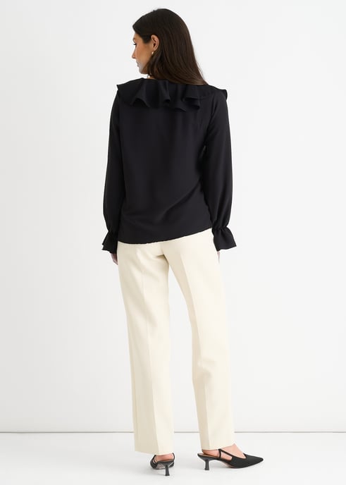Blusa holgada con volantes anchos negros - Image 4