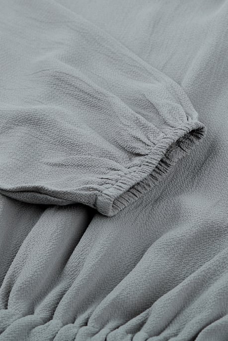 Vestido mini con volantes de manga larga en V gris - Image 4