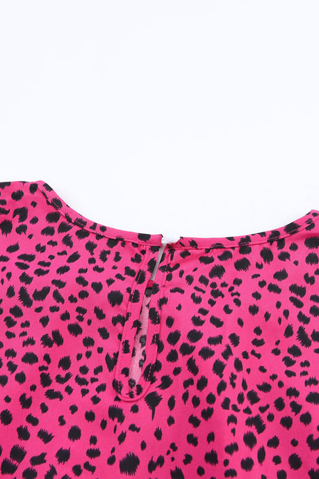 Blusa Plisada de Leopardo Rosa con Abertura en el Cuello - Image 4
