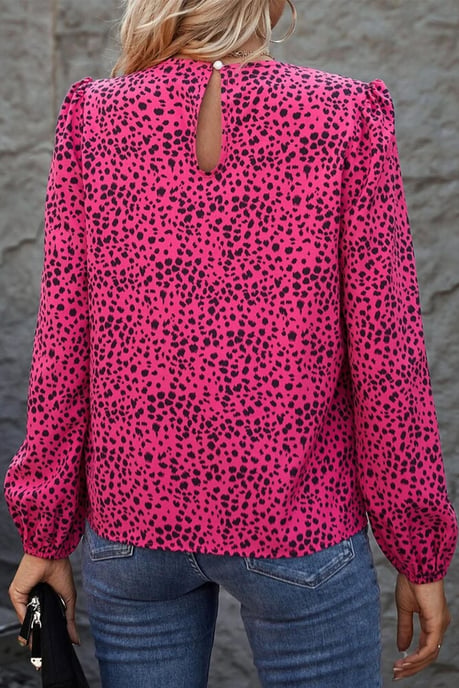 Blusa Plisada de Leopardo Rosa con Abertura en el Cuello - Image 5
