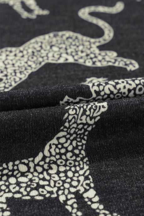 Top de Manga Larga con Estampado de Guepardo Negro Vivo - Image 2