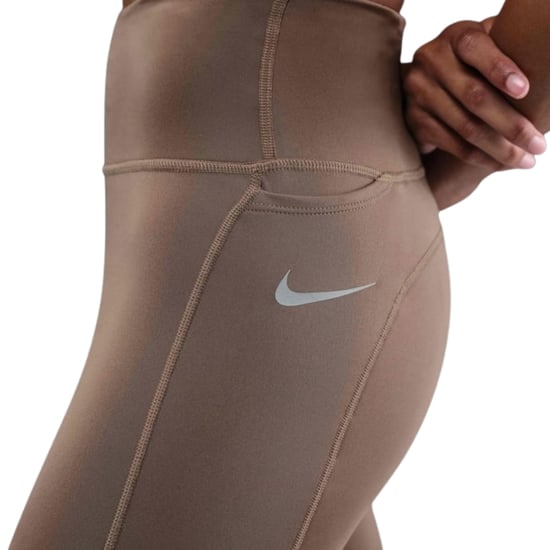 Leggings Nike Epic Fast De Tiro Medio En Marrón Visón - Image 4