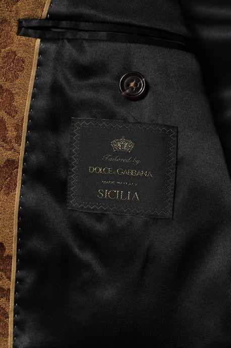 Traje con Patrón Damasco - Image 6