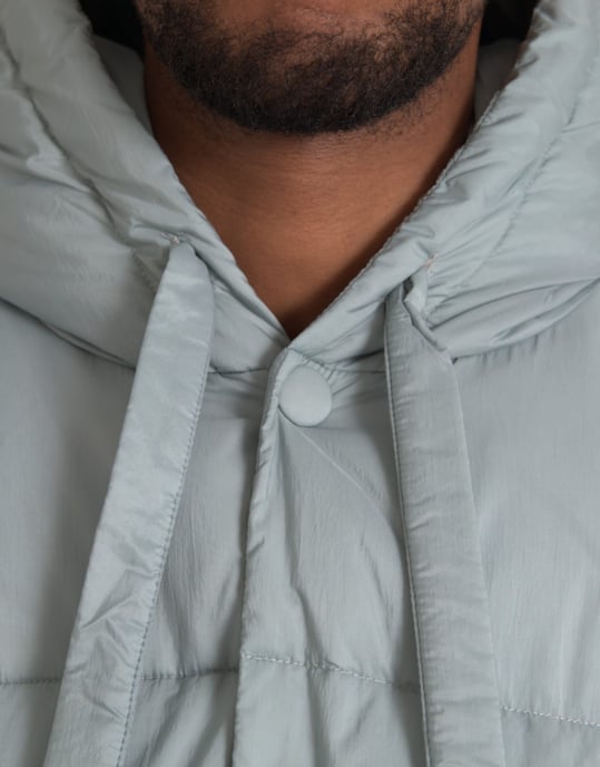 Chaqueta acolchada con capucha oversized - Image 4