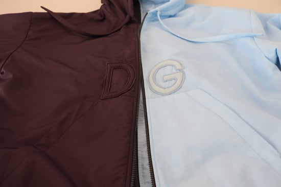 Chaqueta con Capucha Bicolor Bordada DG - Image 6