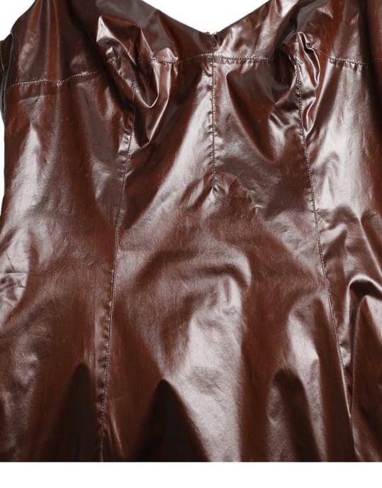 Vestido Midi Sin Mangas de Piel Sintética con Escote en V - Image 5