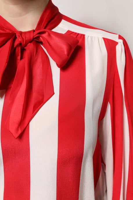 Blusa de seda con cuello de lazo - Image 6