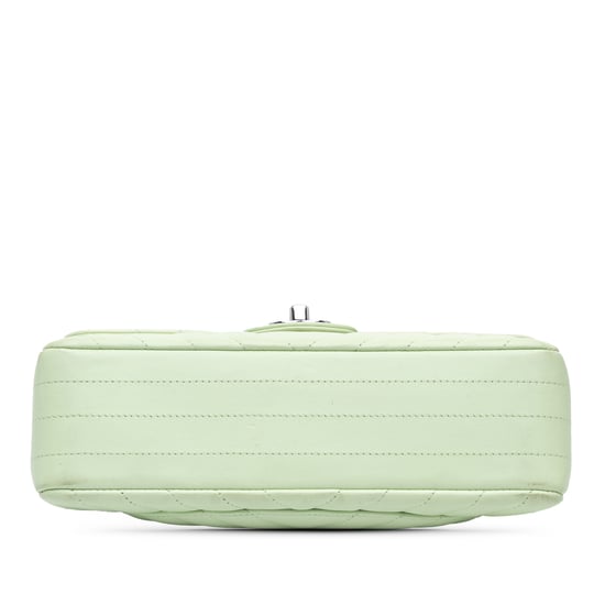 Bolso Mini Flap Chanel 19 de Cordero Verde Pálido - Image 3