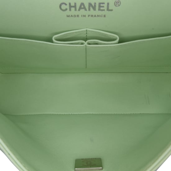 Bolso Mini Flap Chanel 19 de Cordero Verde Pálido - Image 4