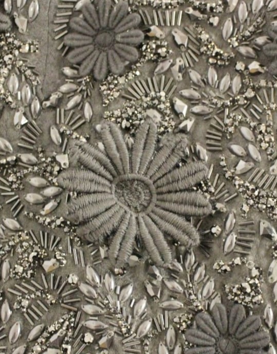 Vestido Mini Embellecido Negro Con Perlas - Image 6