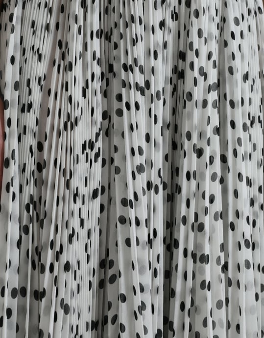 Vestido Maxi Plisado de Lunares - Image 5