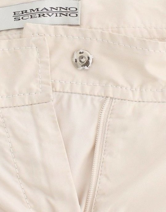 Pantalones Beiges Con Pliegues y Puños - Image 5