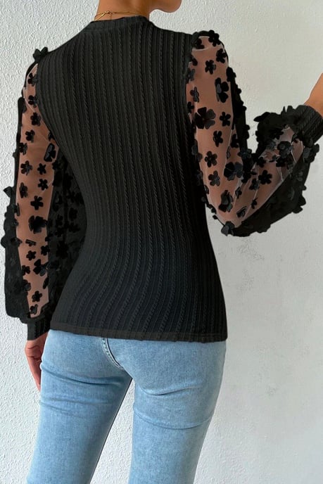 Blusa de punto texturizado con mangas de malla y aplicación floral negra - Image 5