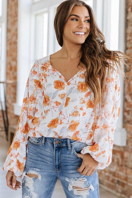 Blusa Floral de Manga Burbuja con Escote en V y Cinta de Flecos Blanca - Image 2