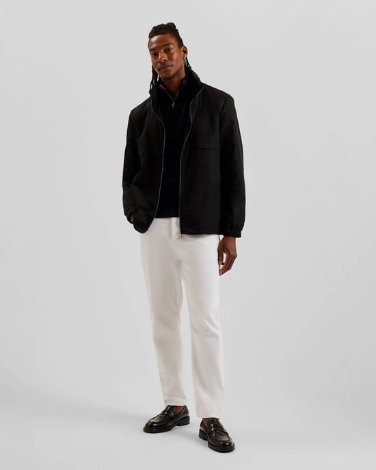 Chaqueta con capucha Basham en negro - Image 4