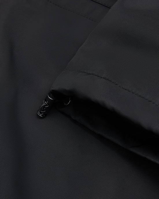 Chaqueta con capucha Basham en negro - Image 6