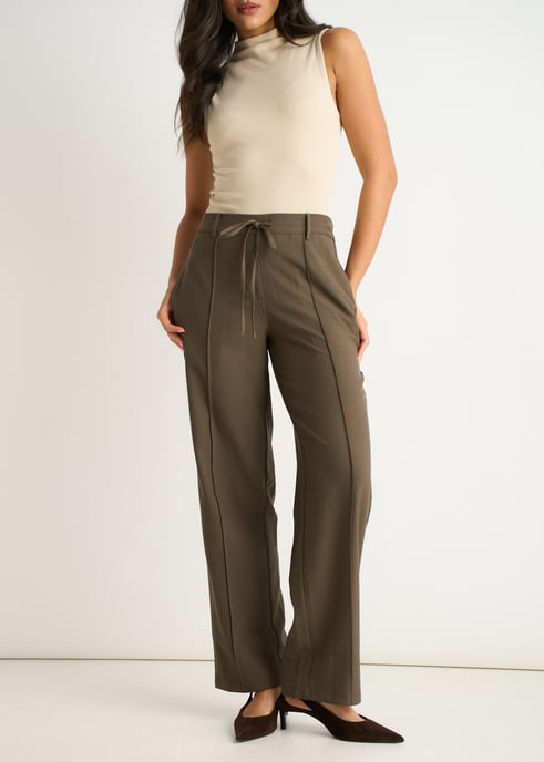 Pantalones de sastrería con cordón ajustable en la parte trasera y color gris marrón. - Image 2