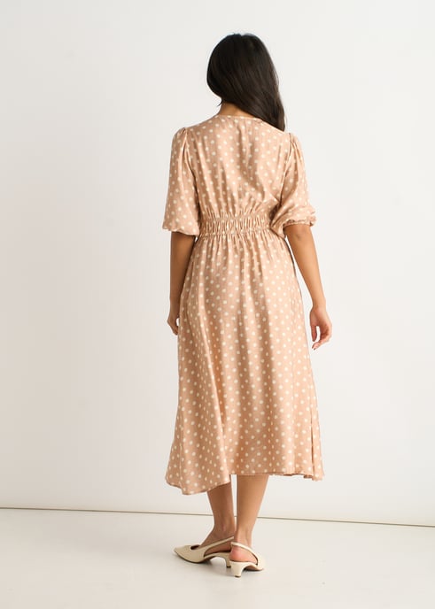 Vestido midi recto con cintura fruncida y estampado de manchas de avena - Image 4