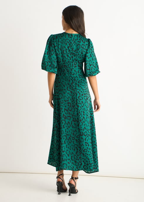 Vestido midi de satén verde con estampado animal - Image 4