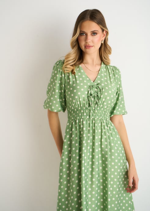 Vestido midi recto con cintura fruncida y estampado de lunares verde salvia - Image 2