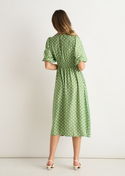 Vestido midi recto con cintura fruncida y estampado de lunares verde salvia - Image 4