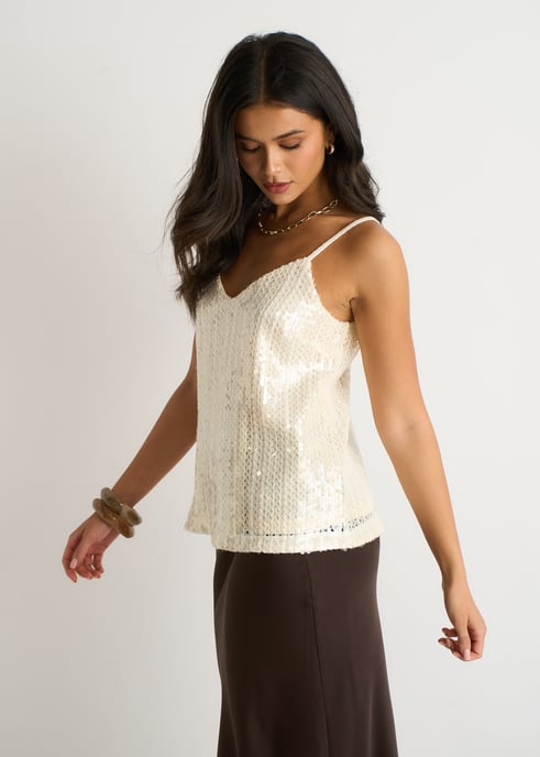 Top de tirantes con cuello en V y lentejuelas color crema - Image 3
