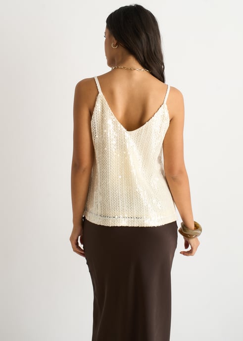Top de tirantes con cuello en V y lentejuelas color crema - Image 4