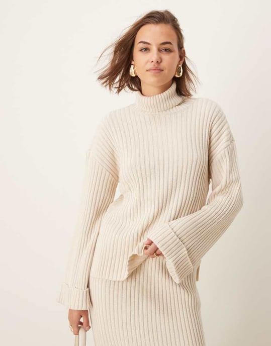 YAS stickad rullkragsjumper med uppvikta ärmar i krämfärg - Image 1